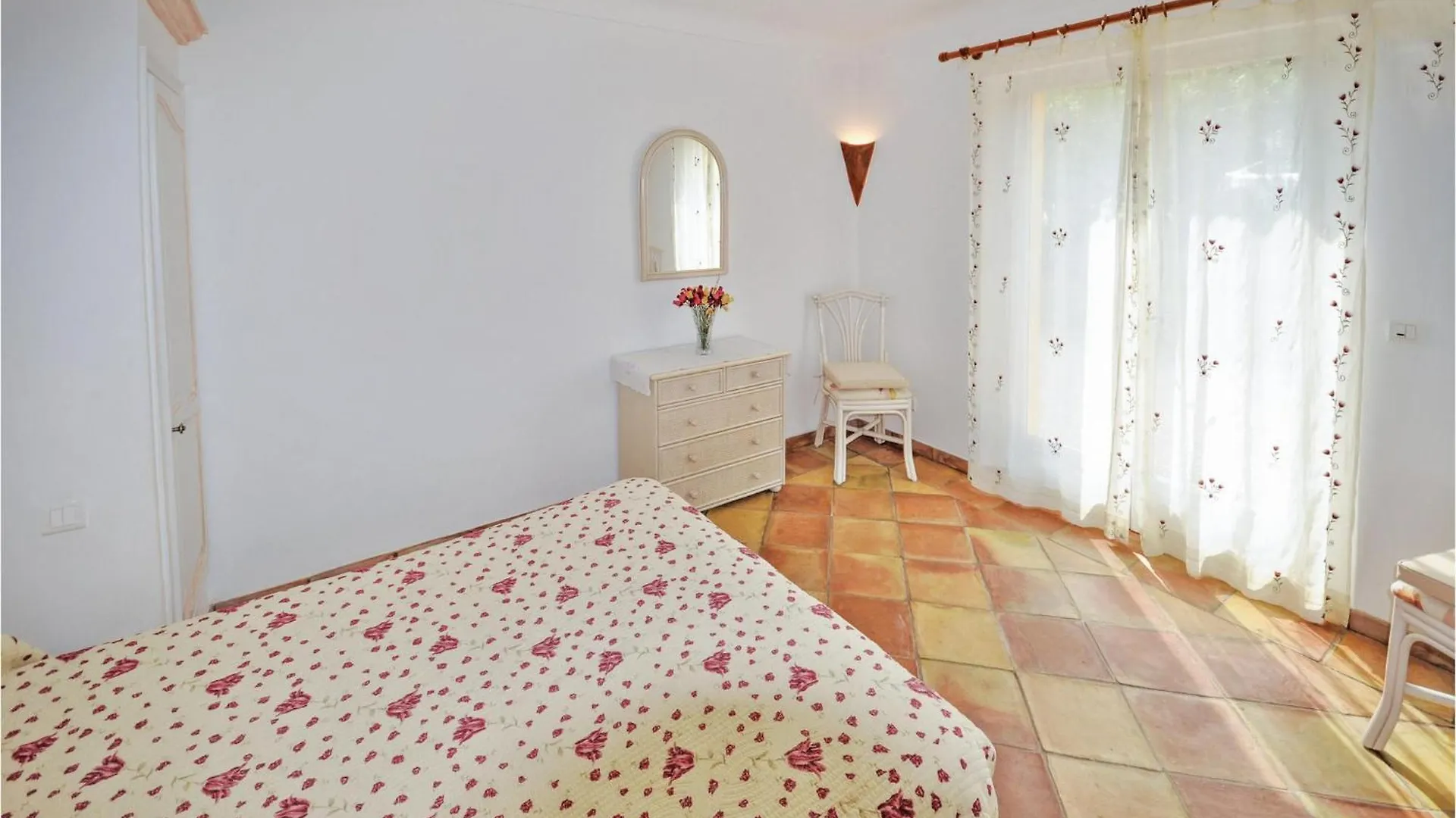 Semesterbostad Amazing Home In Sainte Maxime Le Plan-de-la-Tour