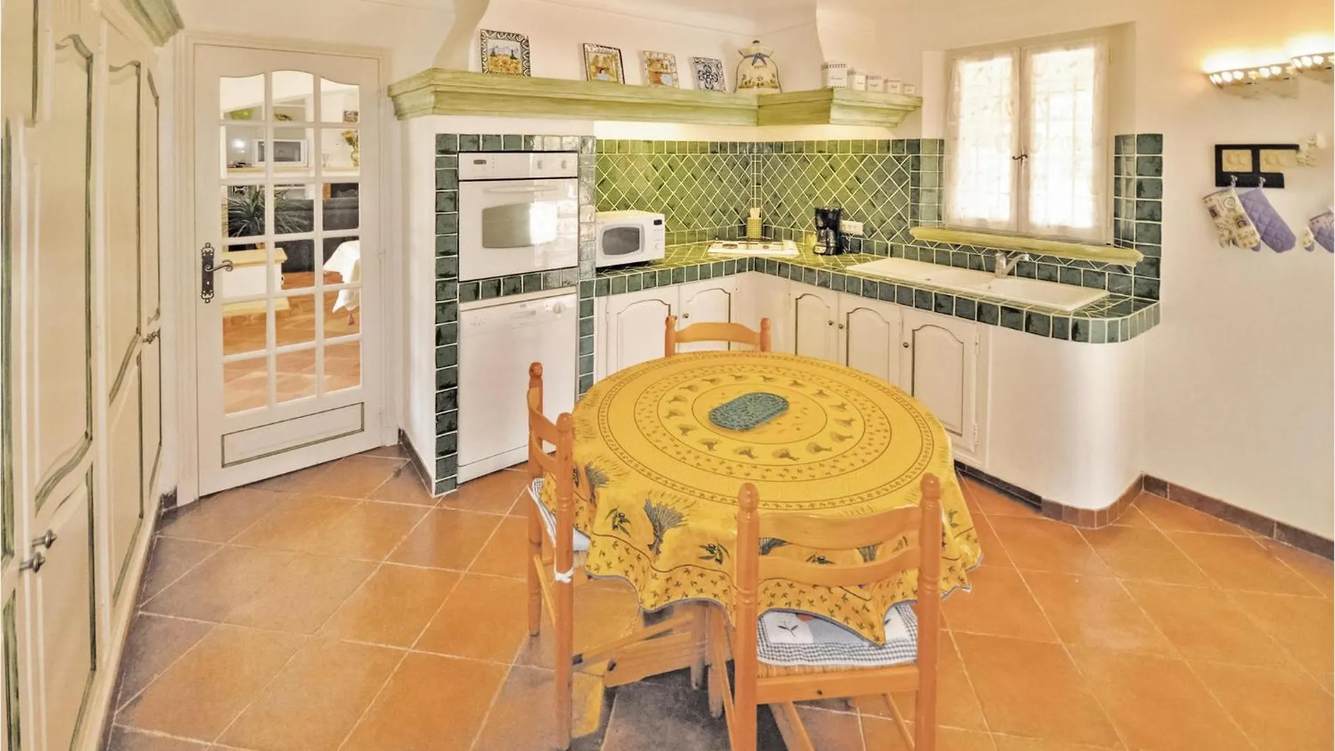 Semesterbostad Amazing Home In Sainte Maxime Le Plan-de-la-Tour